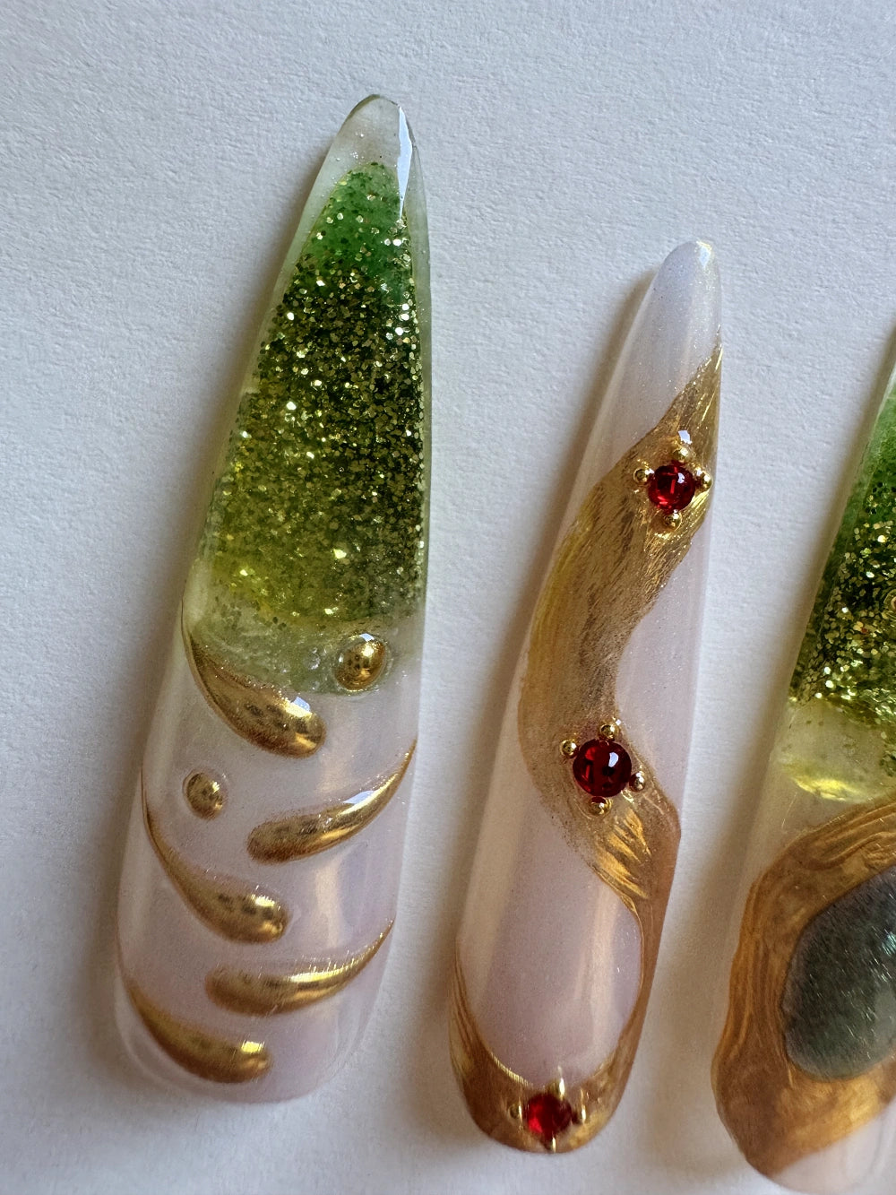 Royal Splendor Hand Drawn Elaborate Royal Style Flowing Sand Nail Art