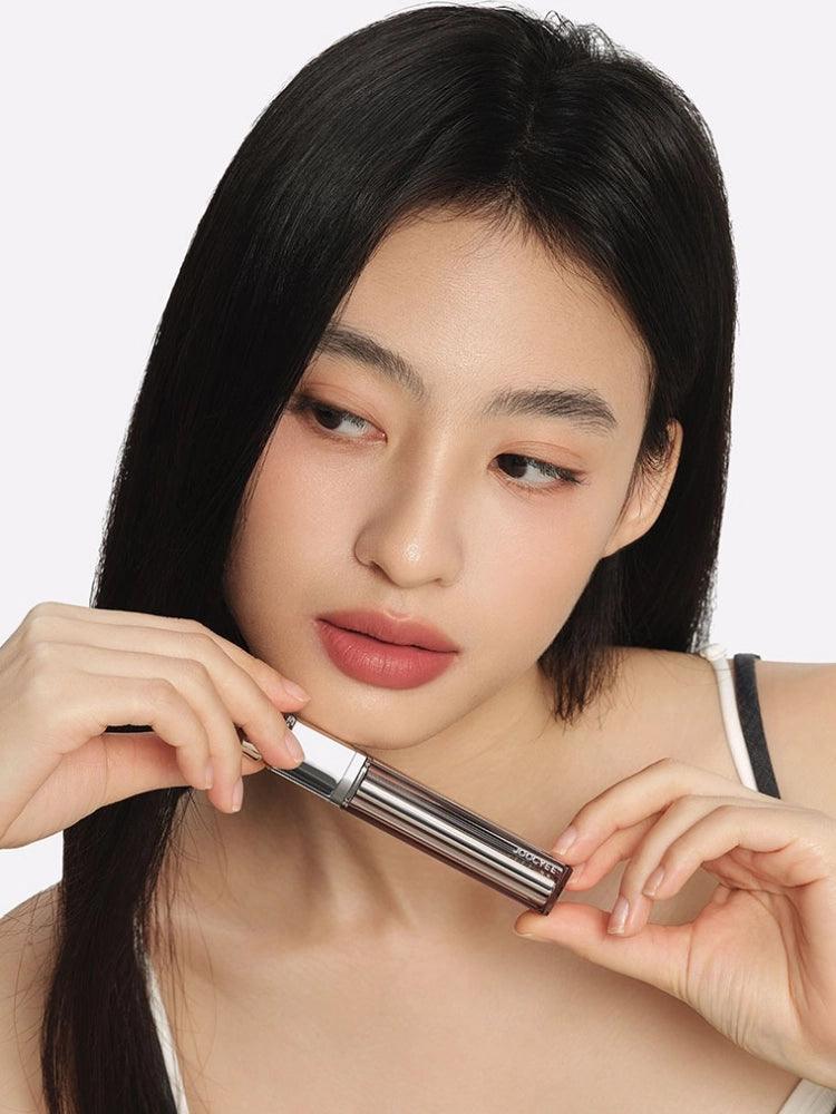 Essence Velvet Gloss 5.2g