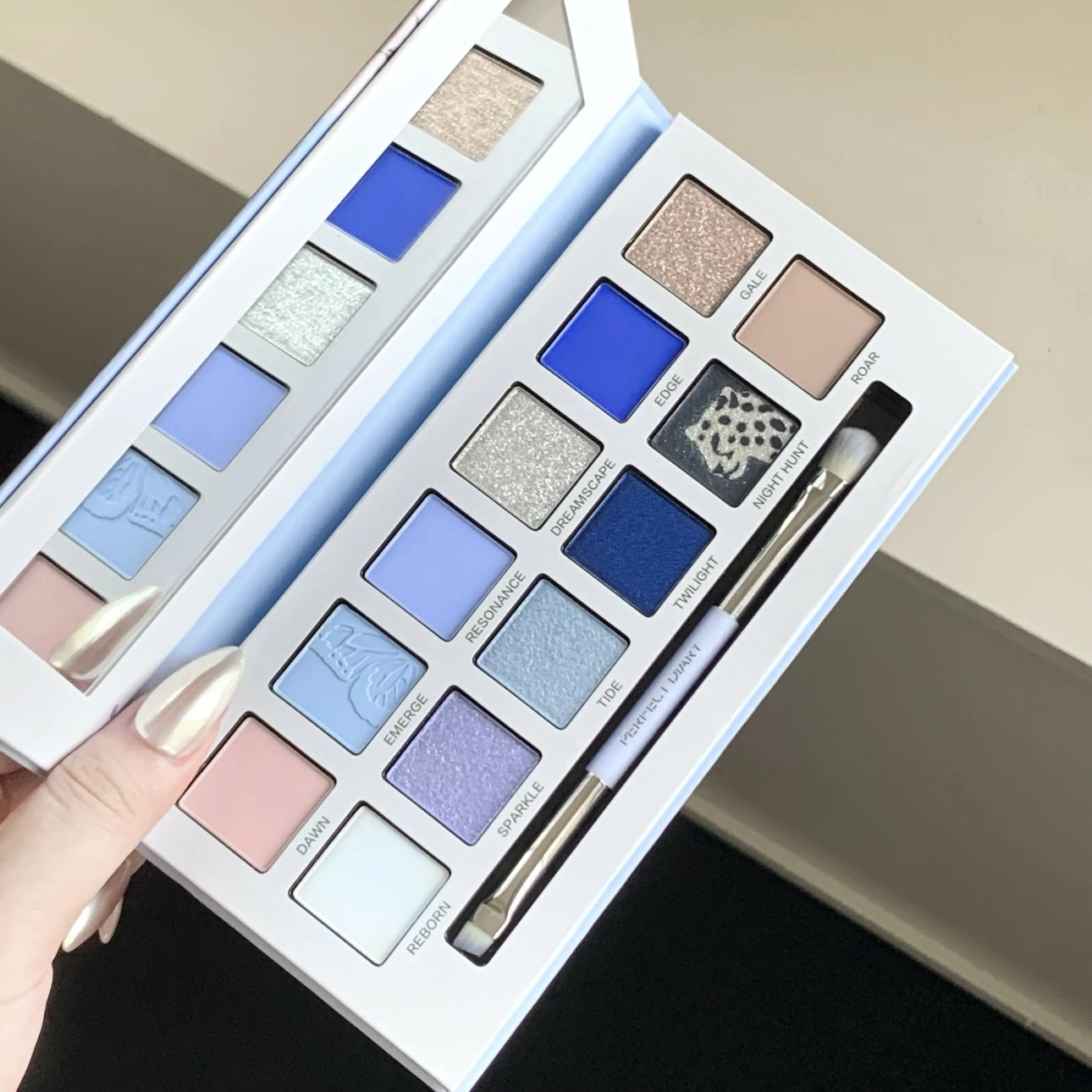 Explorer Eyeshadow 21 Butterfly and Snow Leopard - Misty Blue 14g