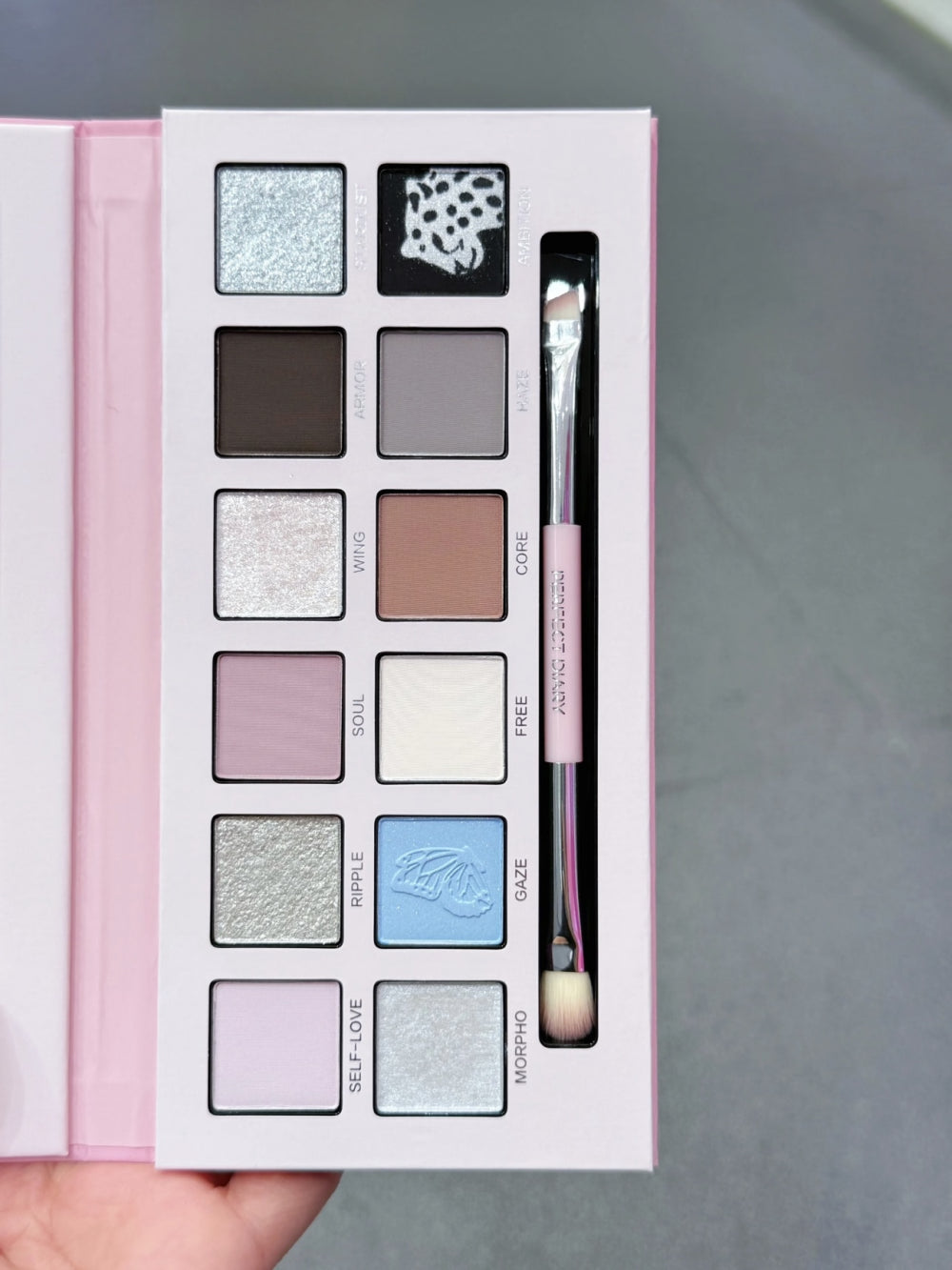 Explorer Eyeshadow 20 Butterfly and Snow Leopard - Soft Pink 14g