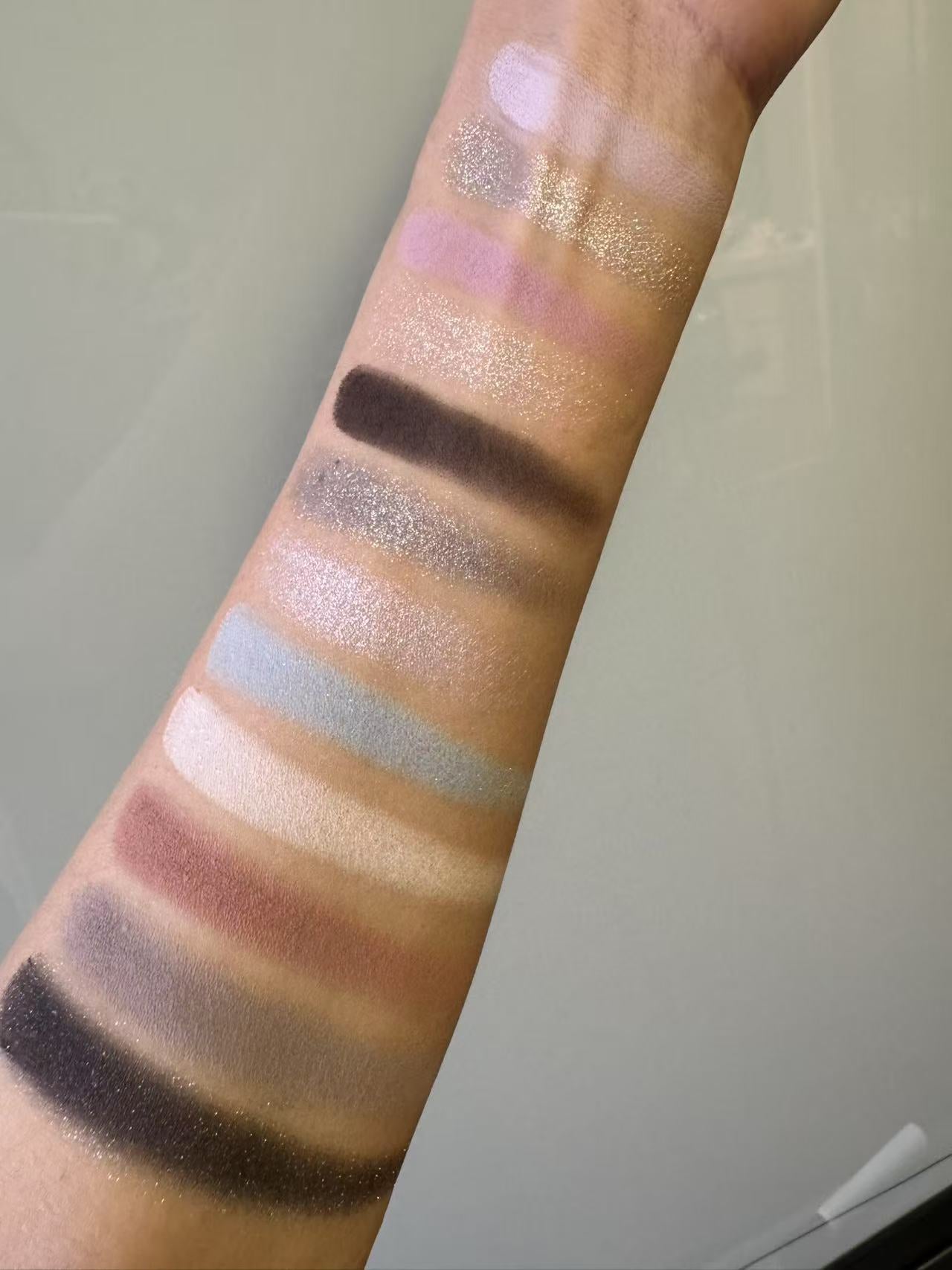 Perfect Diary - Explorer Eyeshadow 20 Butterfly and Snow Leopard - Soft Pink 14g